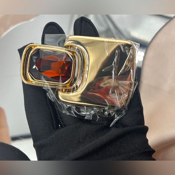 Bold Gold-Tone Geometric Earrings with Amber Accent - Picture 4 of 6